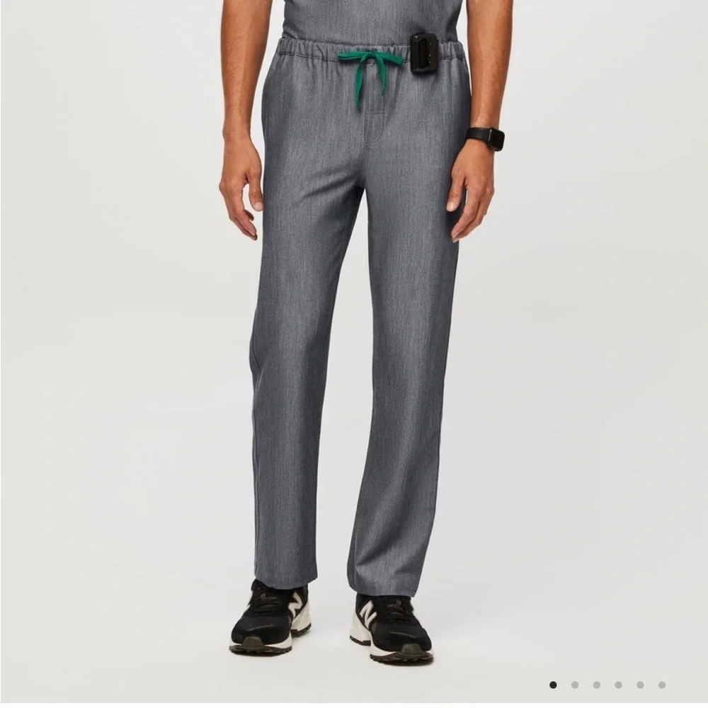 Figs Men’s Pisco Basic Scrub Pants in Graphite Sz M